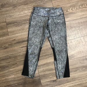 Nike dri-fit athletic cropped leggings!